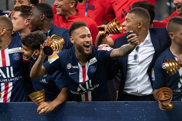 上海市足协贺电海港：上海职业足球首个双冠王